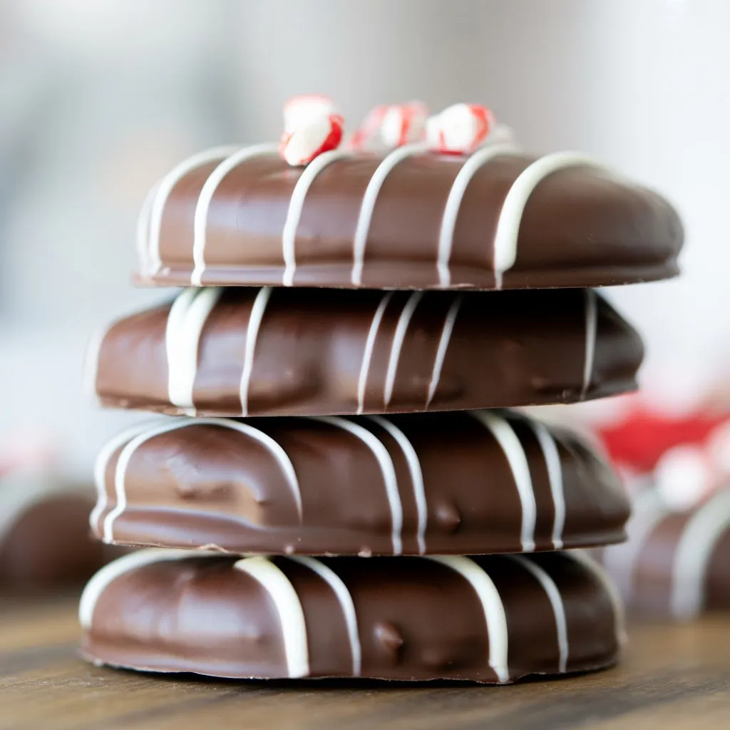 Easy Peppermint Bark Cookies Everyone Will Love 25 Freshly baked peppermint bark cookies with chocolate drizzle